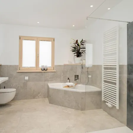 Fenjoy: Ferienapartment Mit Terrasse / Zentral / Bbq * Бернау-ам-Кимзее